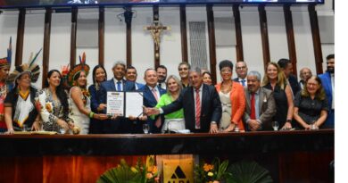 Governo da Bahia propõe equiparação salarial para professores indígenas, em gesto histórico de reconhecimento e valorização na educação