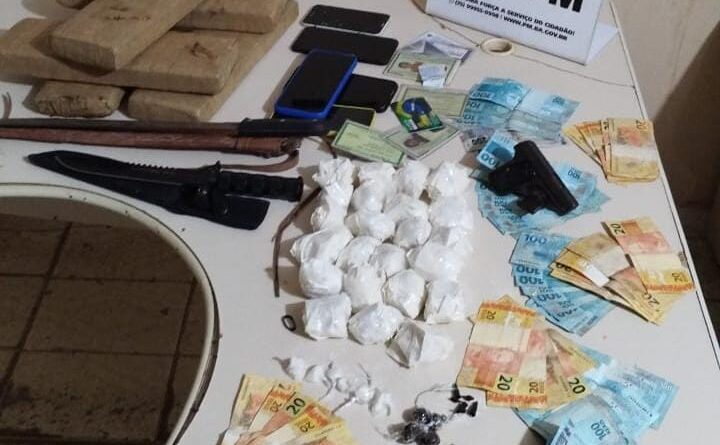 Trio é preso em Olindina com pistola, drogas e R$ 7 mil
