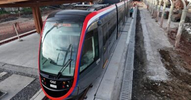 Moradores do Subúrbio Ferroviário participam da primeira viagem-teste do VLT em Salvador