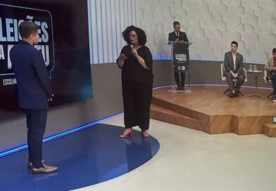 Sem fugir da réplica, jornalista premiada desconcerta ACM Neto em sabatina da TV Aratu