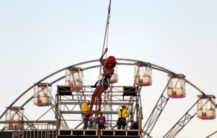 Resultado de imagem para Tirolesa proporciona momentos de adrenalina para público do festival