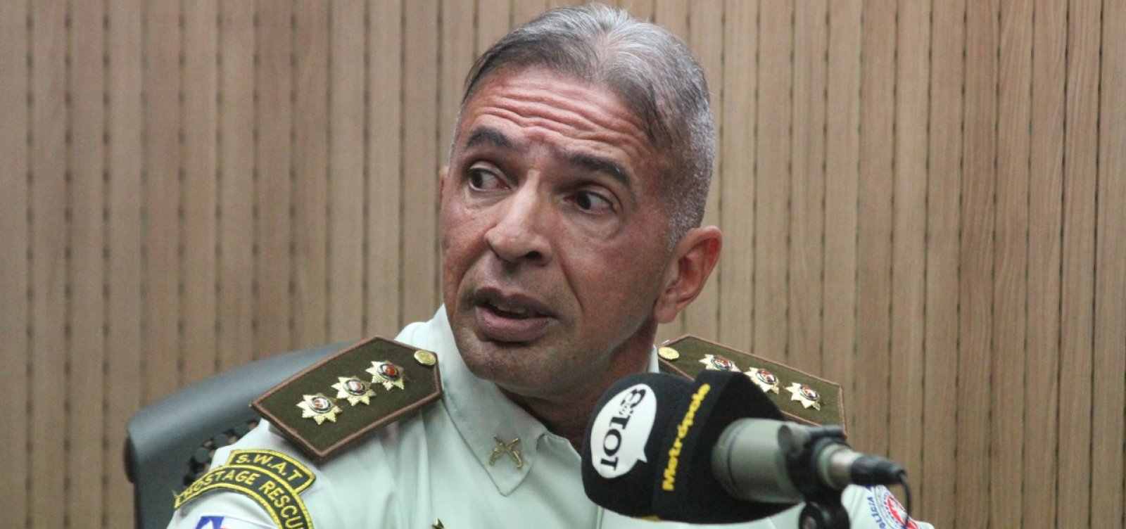 Coronel diz que encontrou Kannário em restaurante e pensou duas vezes em bater: ‘Não aguenta um tapa’