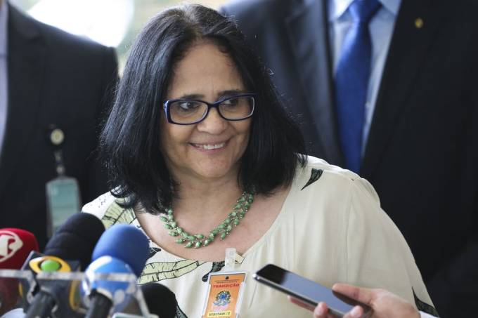 Ministra Damares Alves receberá Título de Cidadã de Camaçari na sexta-feira (13)