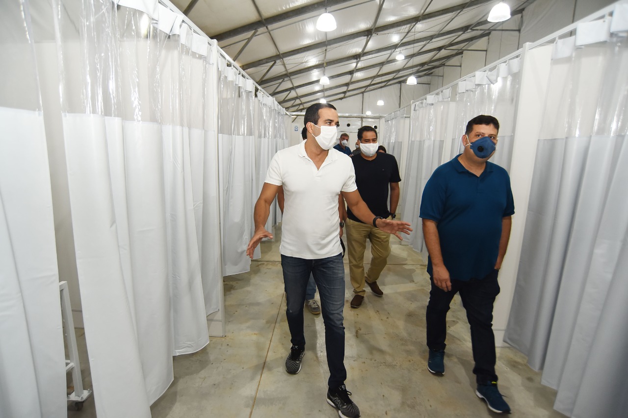 Prefeitura vistoria obras de hospital de campanha na Paralela