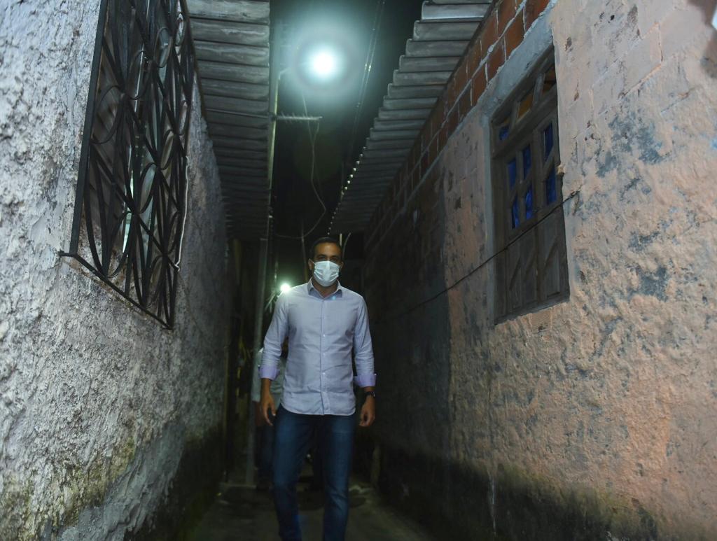 Prefeitura implanta e entrega iluminação em LED na comunidade da Portelinha