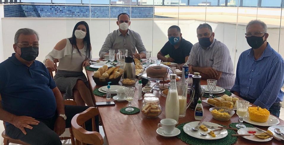 Café da manhã discute coesão partidária para viabilizar construção de projeto para sucessão municipal em Feira de Santana