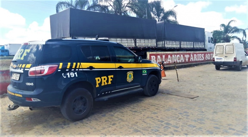 Excesso de Peso: Carreta com mármore é apreendida pela PRF e multada em quase 20.000 mil reais