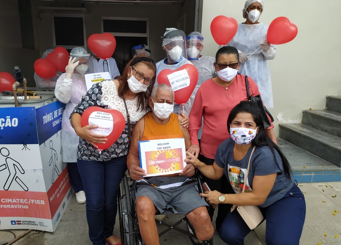 Com 100 anos, idoso recebe alta após ficar 15 dias internado com Covid-19 na Bahia