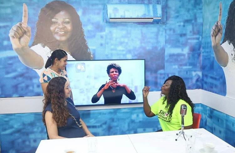 Programa “Forte por Ser Mulher” discute dificuldades para mulheres surdas denunciarem casos de violência