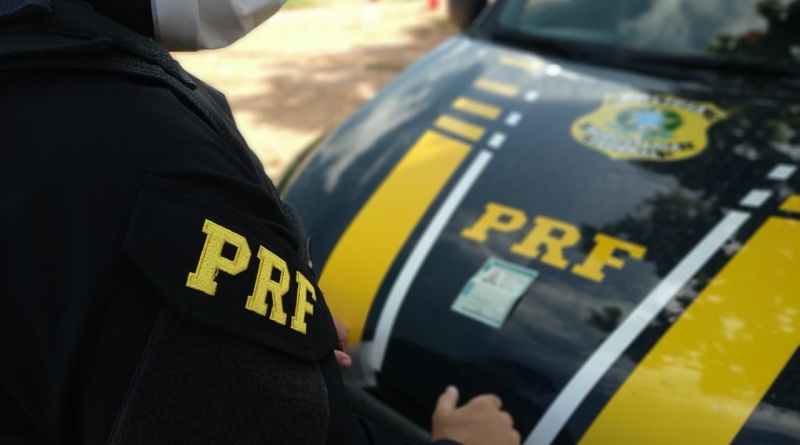 Com ajuda de QR CODE, PRF prende motorista transitando na BR 116 com CNH falsa