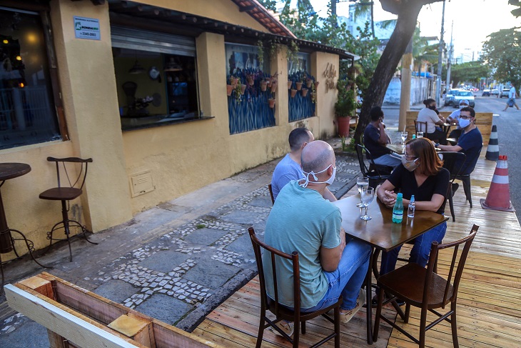 Prefeitura libera 84 bares e restaurantes a usarem espaço público