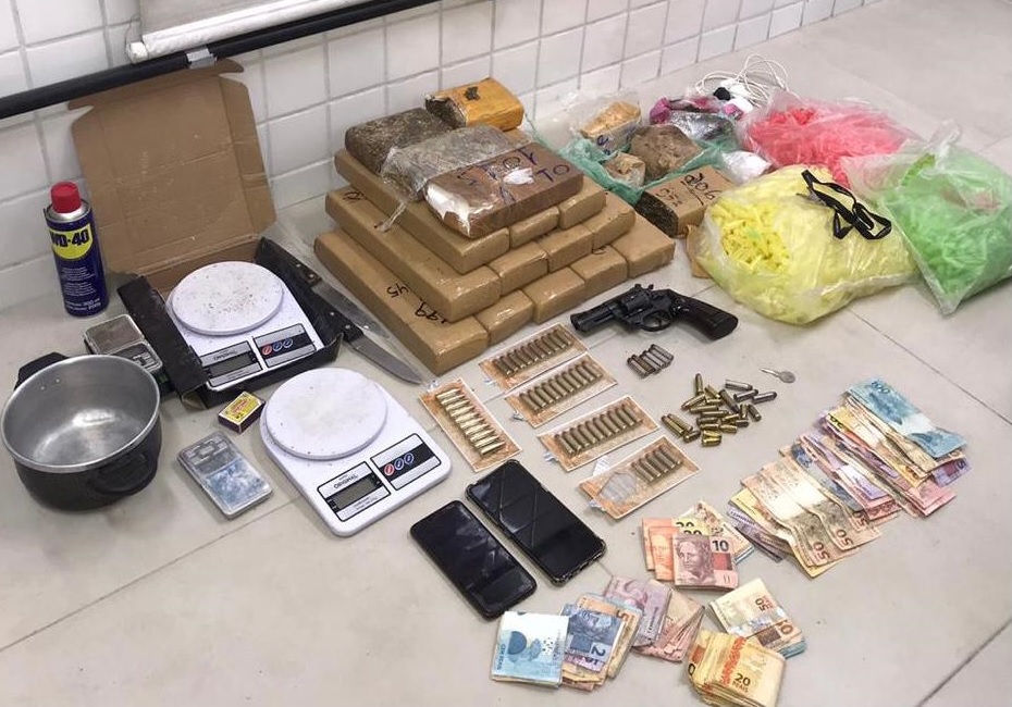 Trio é capturado em Ipiaú com 16kg de maconha, cocaína e crack