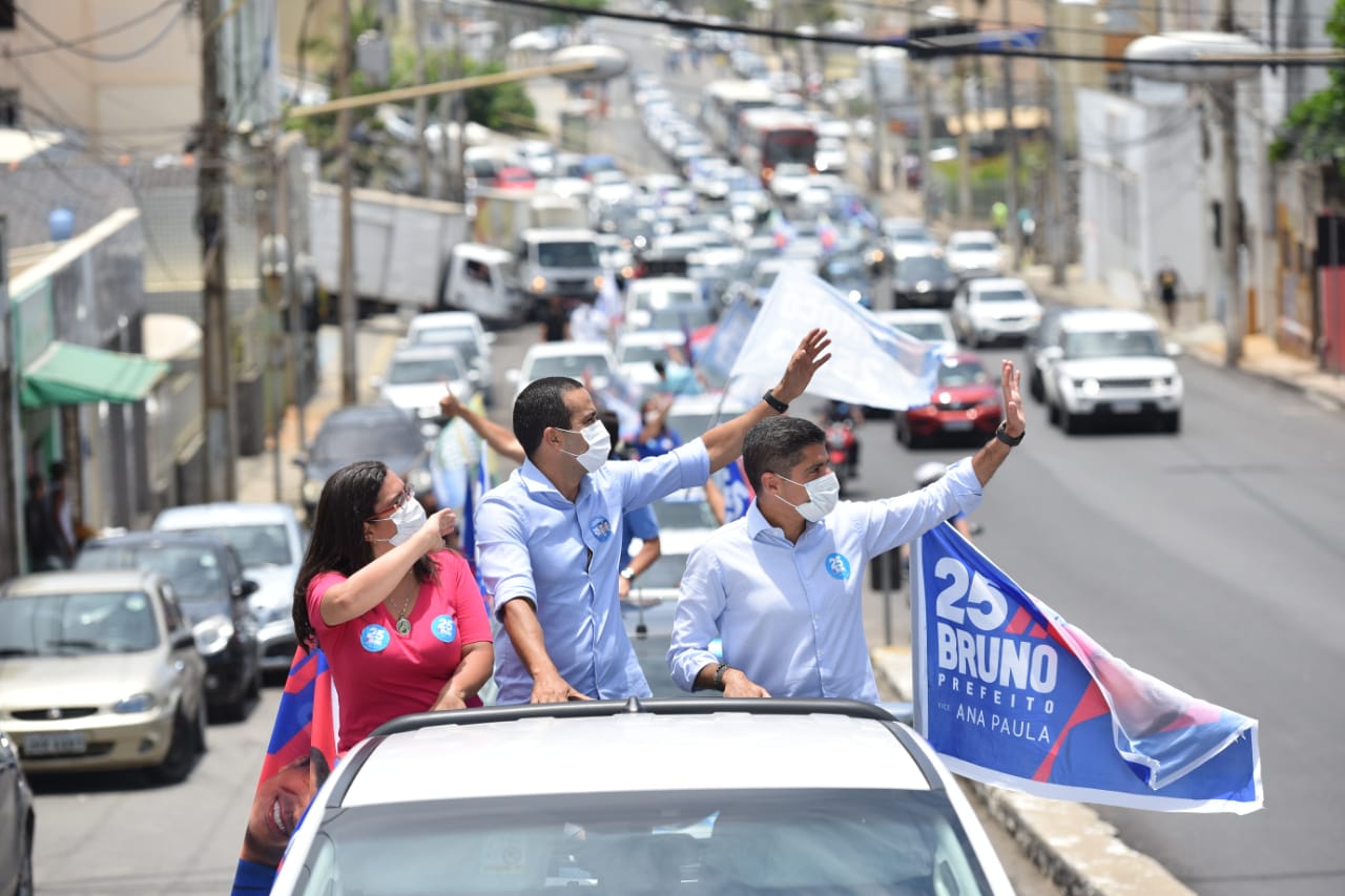 “A boa recepção das pessoas às nossas propostas cresce a cada dia”, diz Bruno Reis após carreata