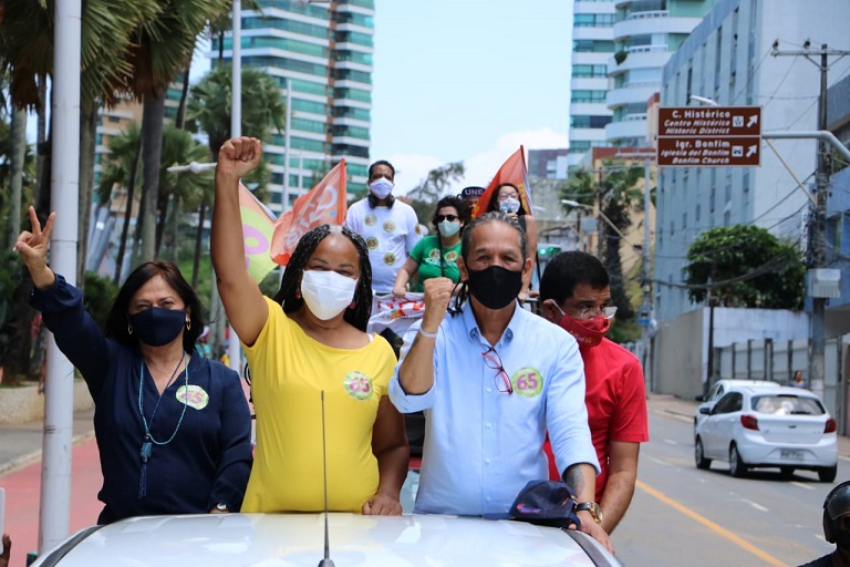 1ª carreata de Olívia e Joca leva 300 veículos às ruas de Salvador