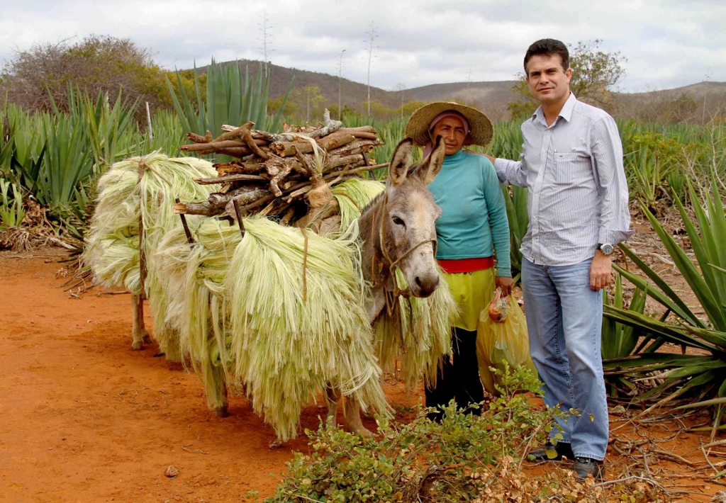 Salles quer melhorias para trabalhadores do sisal, mas diz que fechar campos causa desemprego em massa
