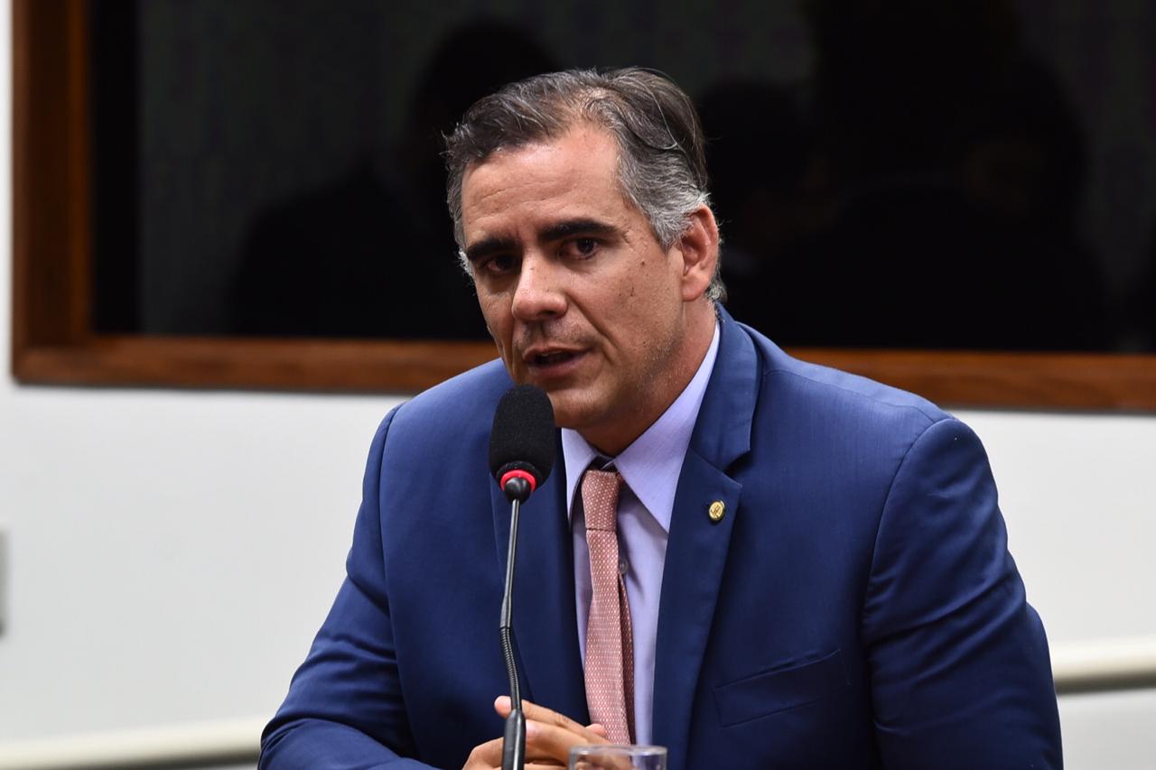 Leur elogia atitude de ministro e diz que já passou da hora de o Governo romper contrato com a Via Bahia