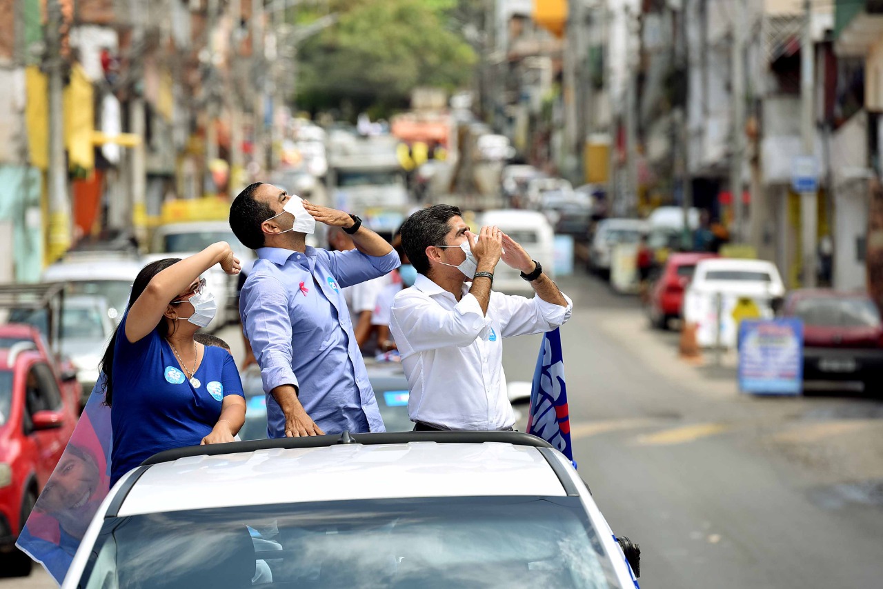 Bruno, Ana e ACM Neto fazem carreata na Estrada Velha do Aeroporto