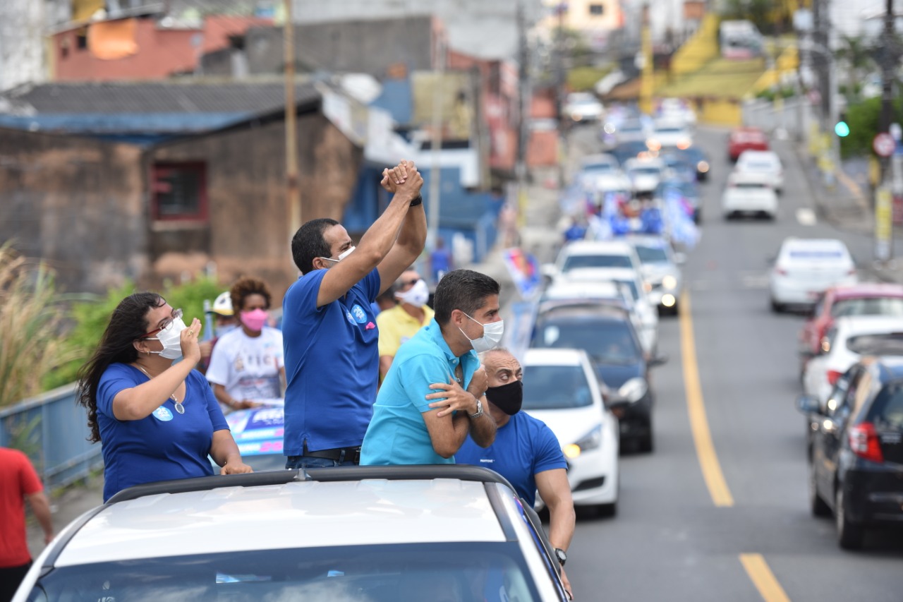 “O carinho popular reflete o reconhecimento pelo trabalho em toda Salvador”, diz Bruno Reis após carreata
