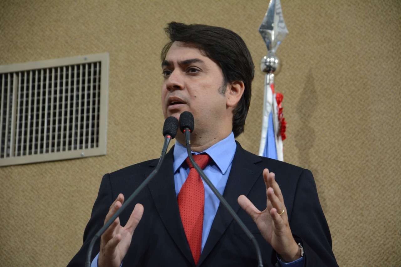 Pedro Tavares pede a SSP investigação de crime e reforço policial em Presidente Dutra