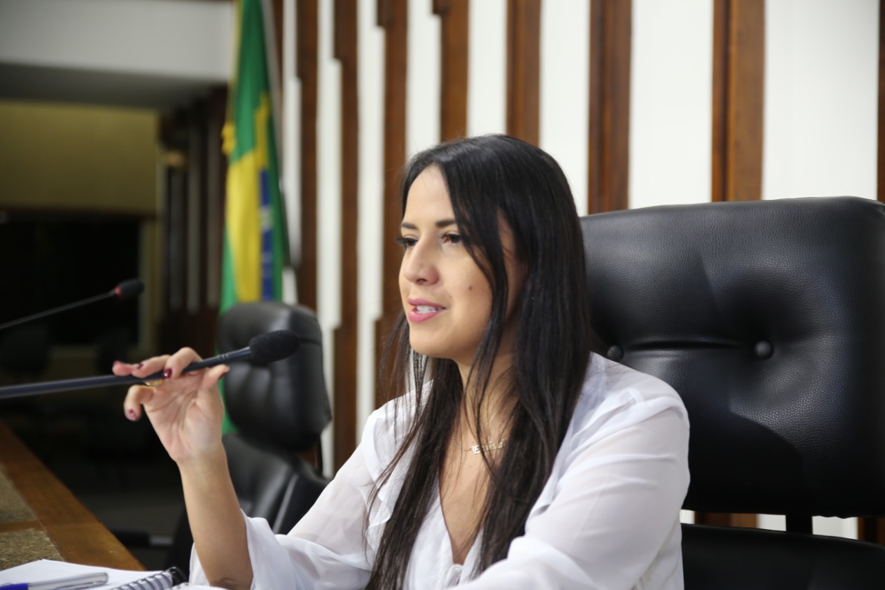 Deputada Oliveira cobra a limpeza do rio Camaragibe