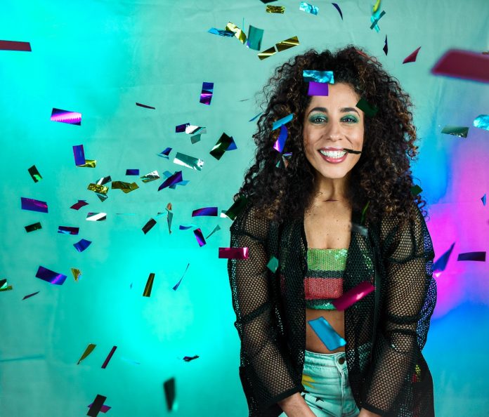 Marcia Castro apresenta ‘Axé 90’ no Projeto Voltando aos Palcos do TCA