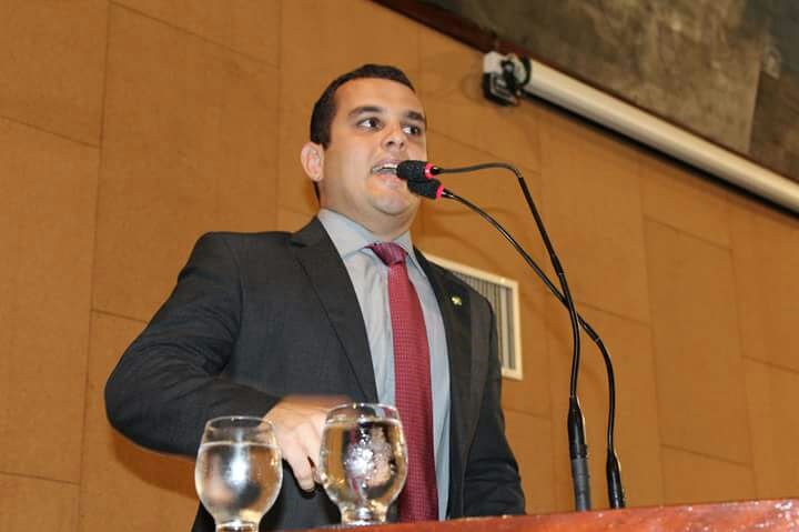 O desgoverno Bolsonaro atinge até as crianças, diz Alex Lima após aumento de analfabetismo