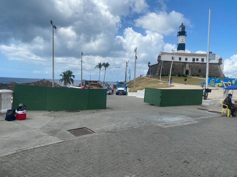 Portais de acesso na praia do Farol da Barra serão instalados nesta sexta (11)