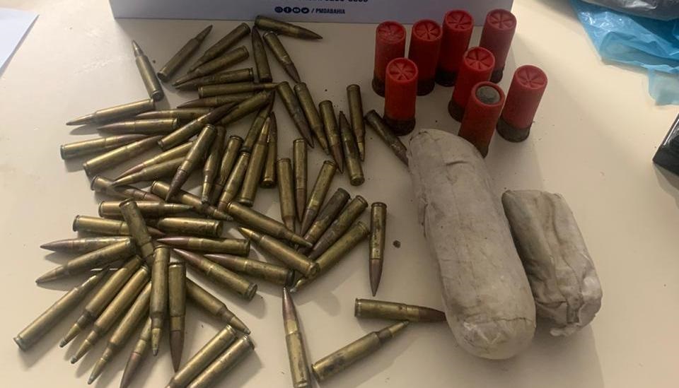 Explosivo e munições para fuzil apreendidos em Simões Filho