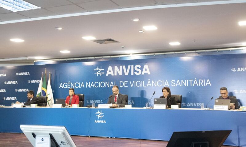 Por unanimidade, Anvisa aprova uso emergencial de vacinas contra covid