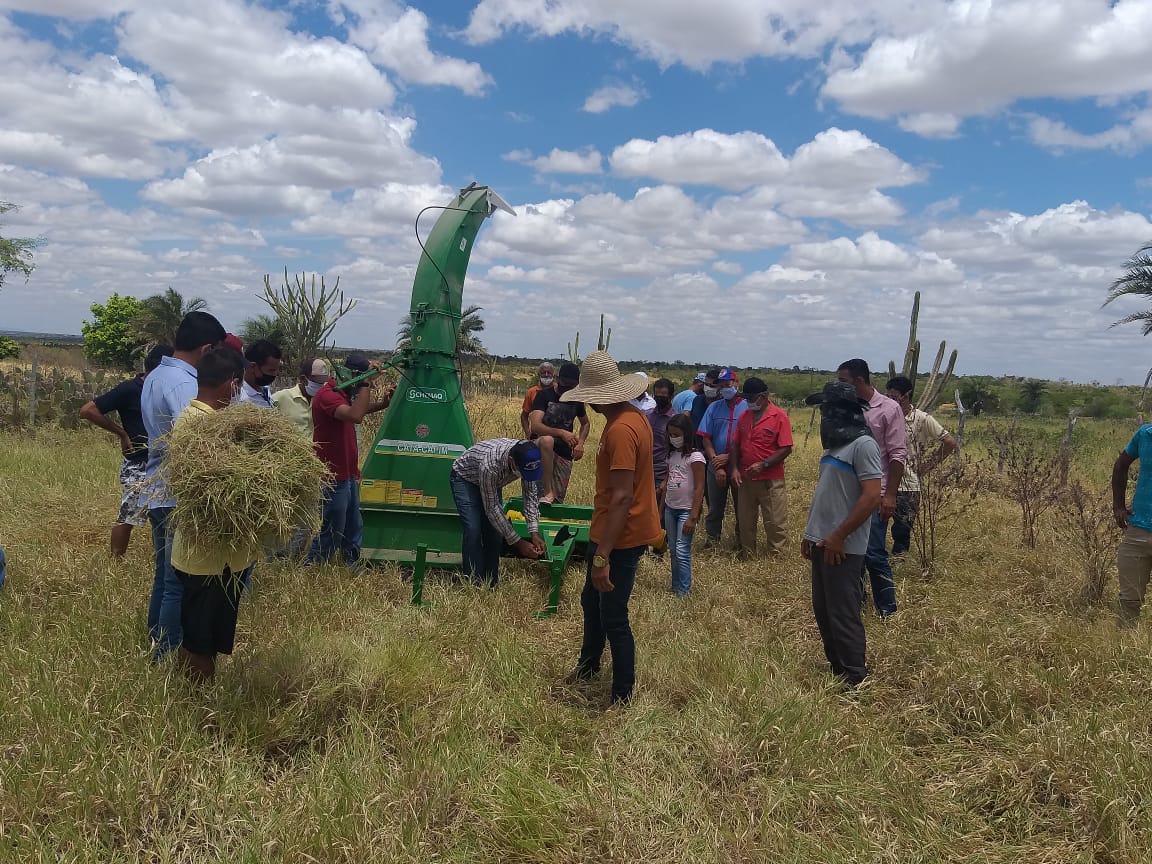 Com novos equipamentos associação de Capim Grosso aumenta em 50% a produção de leite