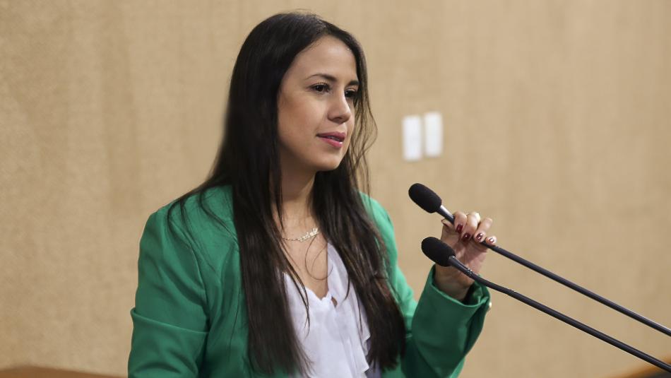 Após TJ-BA derrubar liminar para retorno das aulas, deputada Talita Oliveira rechaça decisão: ‘Educação é fundamental, bares não’