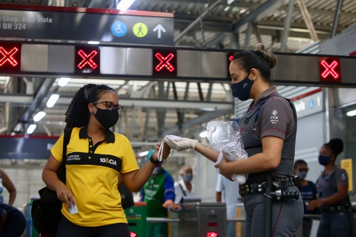 Governo do Estado distribui mais 100 mil máscaras no sistema metroviário de Salvador e Lauro de Freitas