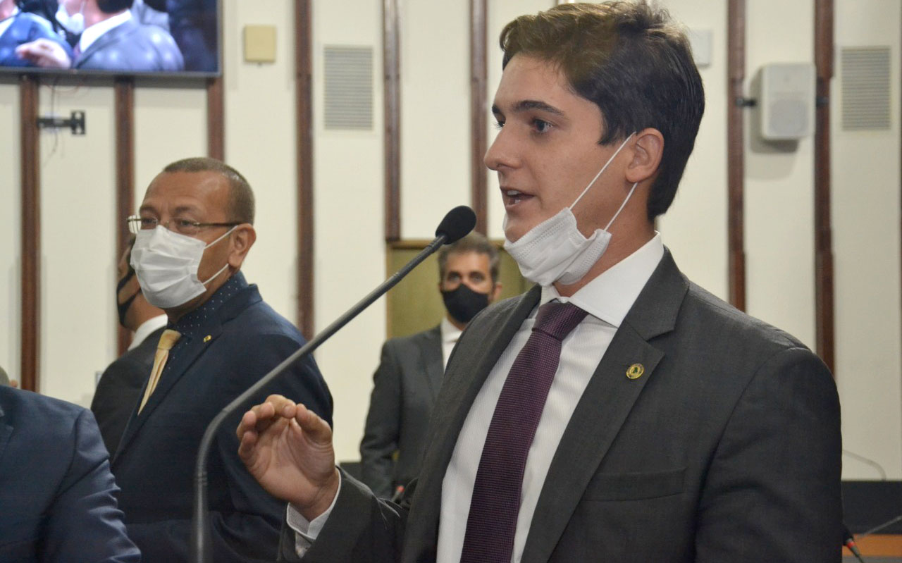 Deputado do PSB diz que governo federal “precisa tratar a pandemia com a seriedade que precisa”