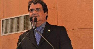 Deputado afirma que ACM Neto tem histórico de fujão de debate: “fugiu em 2022”