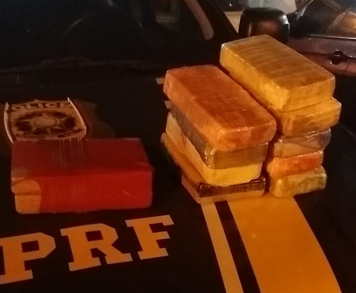Prejuízo ao narcotráfico: PRF apreende cloridrato de cocaína escondido em compartimento secreto de Gol