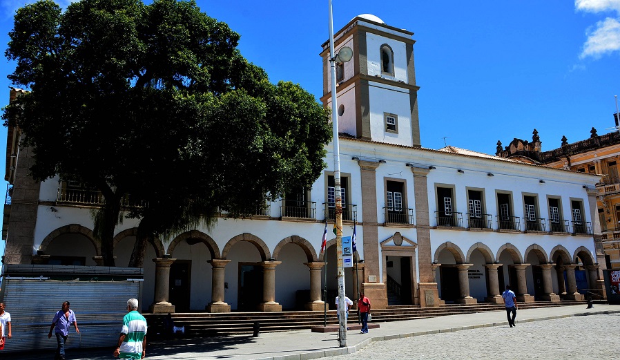 Câmara de Salvador prorroga suspensão de expediente presencial até o final da semana