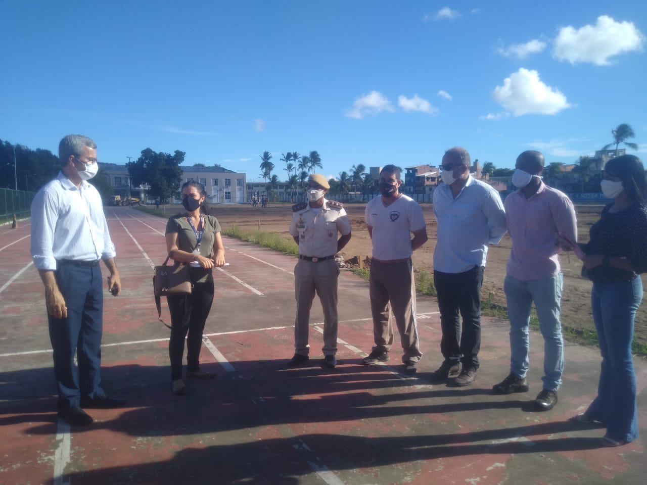 Sudesb vistoria obra na Vila Militar de Dendezeiros, em Salvador