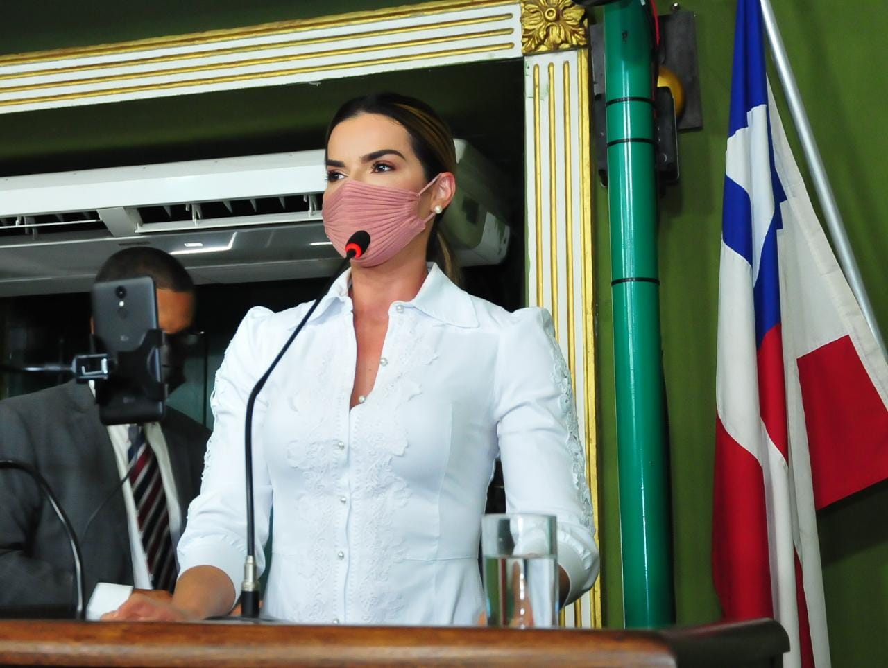 Vereadora Roberta Caires quer combater superendividamento em Salvador