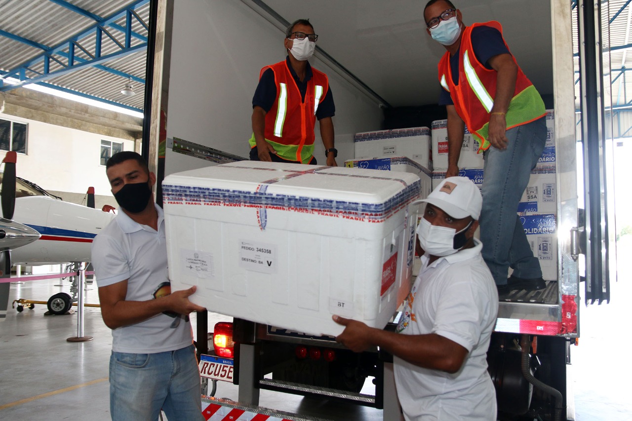 Nova remessa de vacinas chega à Bahia e estado ultrapassa 2 milhões de doses recebidas