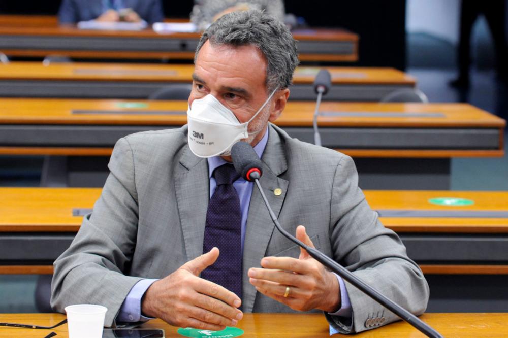 Daniel Almeida apresenta projeto de lei que visa “aliviar o bolso” de trabalhadores que tiveram redução de salários durante a pandemia