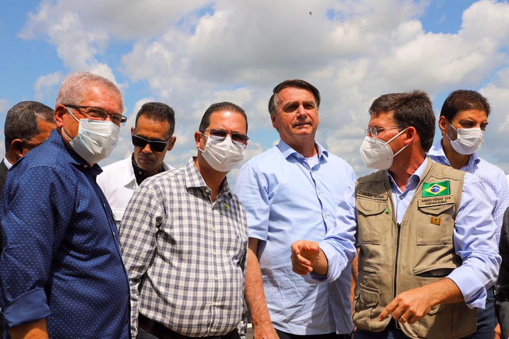 Deputado federal baiano acompanha presidente Bolsonaro em inauguração de novo trecho da BR-101