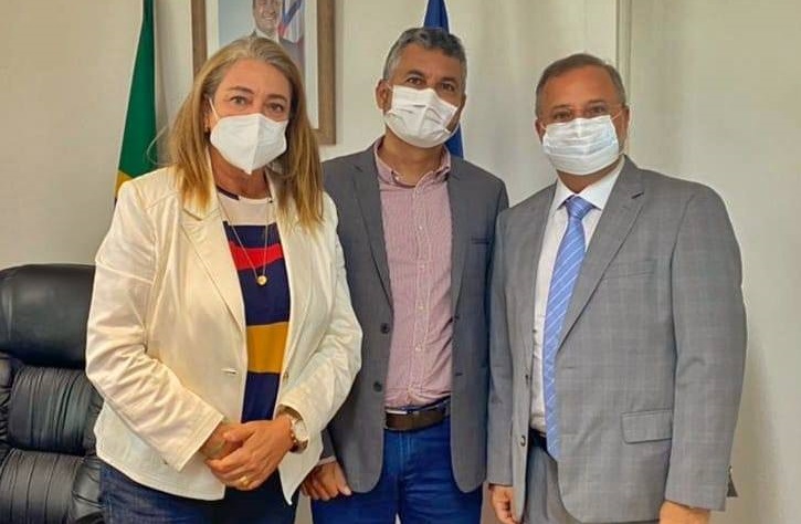 Fabíola agradece ao governo por reforço de oxigênio e ambulância UTI para região Centro-Norte
