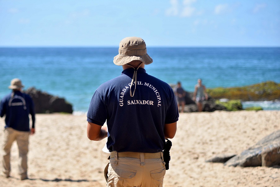 Praias de Salvador seguem fechadas durante fim de semana