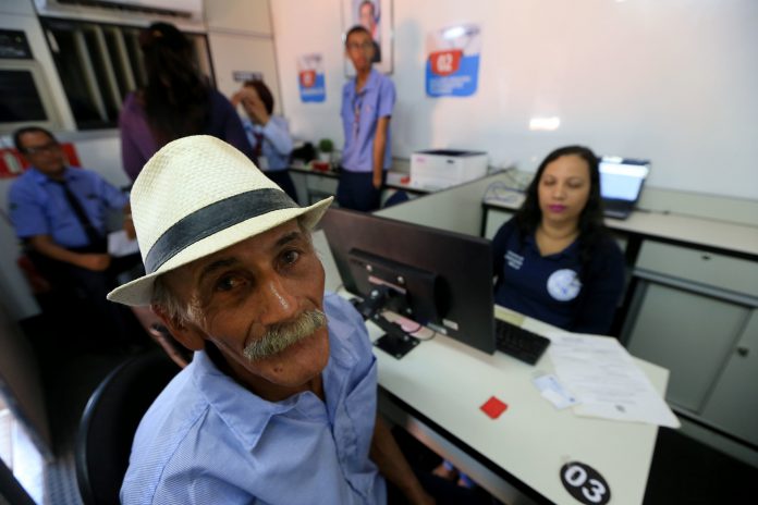 Aposentados e pensionistas do Estado têm pagamento de benefício antecipado