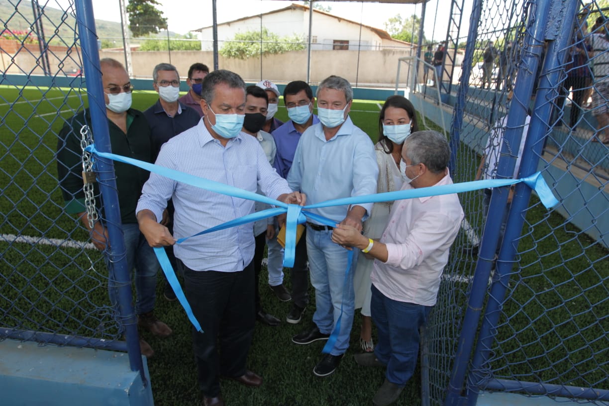 Em Gentio do Ouro, Rui entrega reforma do Estádio Municipal