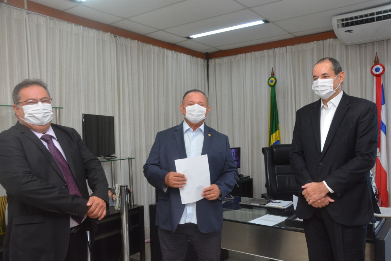 Em ato simples, Luiz Augustoreassumiu o mandato na ALBA
