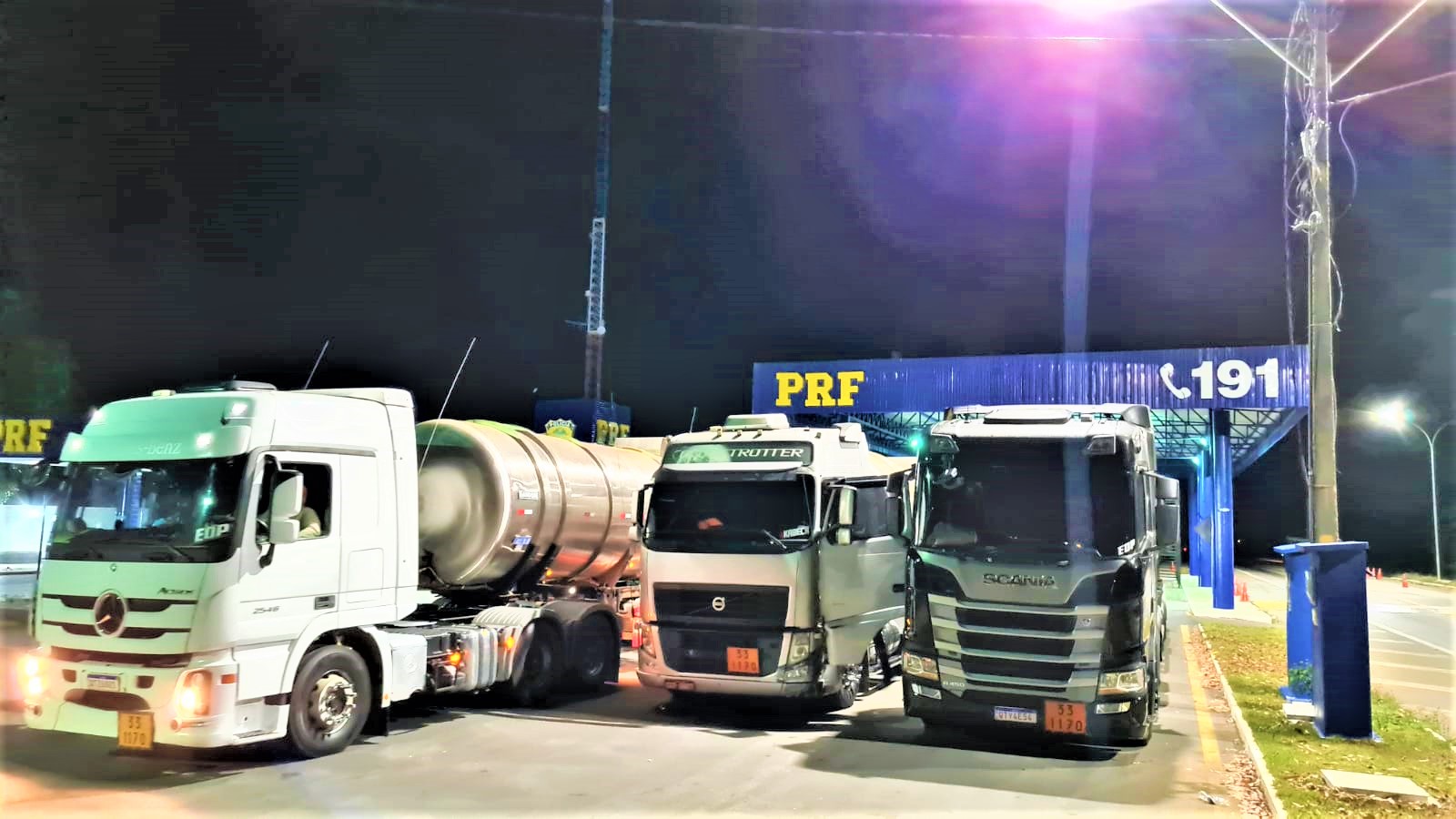 PRF apreende comboio de carretas transportando mais de 125.000 litros de álcool irregular em Vitória da Conquista