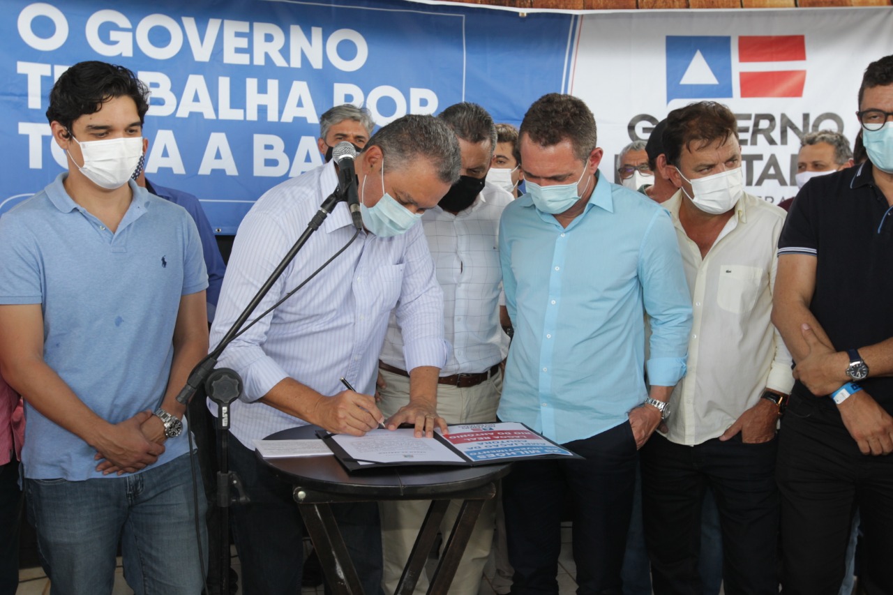 Rui visita Lagoa Real, no sudoeste do estado, e autoriza início da obra de ampliação da adutora do Algodão