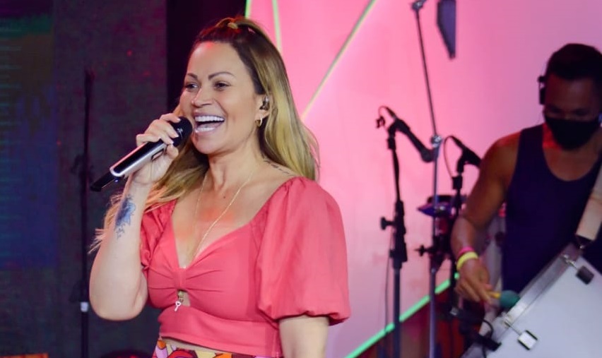 Chegou o dia da maior live das galáxias com Solange Almeida e convidados