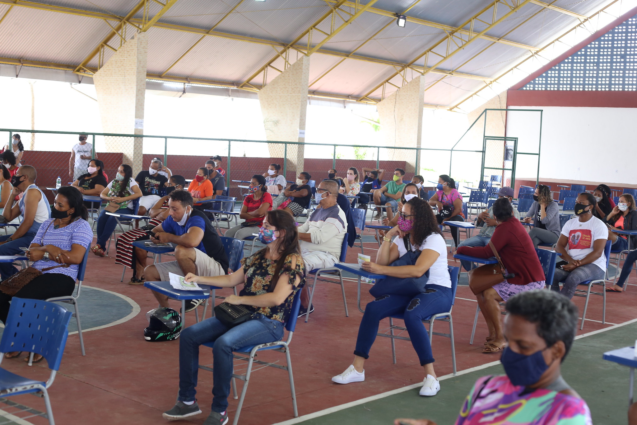 Mais de 1.600 pessoas foram vacinadas neste sábado (10), em Lauro de Freitas